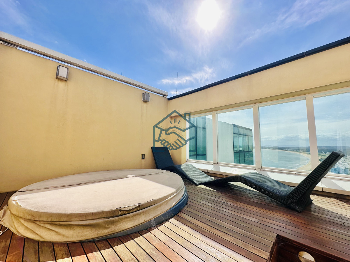 Apartamento ID.1121/Lujoso-Penthouse-de-4-Dormitorios-con-Vista-al-Mar-sobre-Playa-Mansa,-Punta-del-Este - Lujoso Penthouse de 4 Dormitorios con Vista al Mar sobre Playa Mansa, Punta del Este