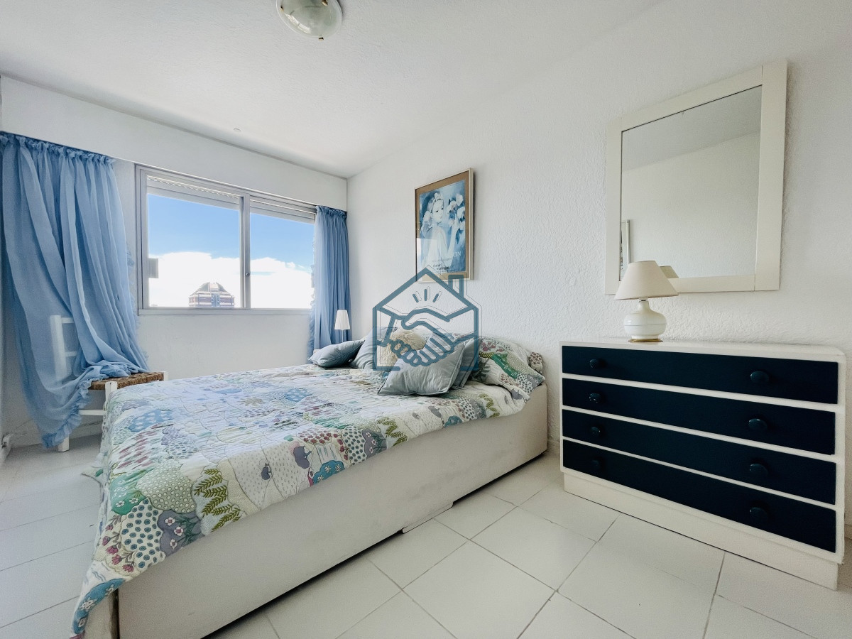 Apartamento ID.610/Apartamento-de-4-Dormitorios-con-Vista-al-Mar---Península-de-Punta-del-Este,-Venta-y-Alquiler - Apartamento de 4 Dormitorios con Vista al Mar - Península de Punta del Este, Venta y Alquiler