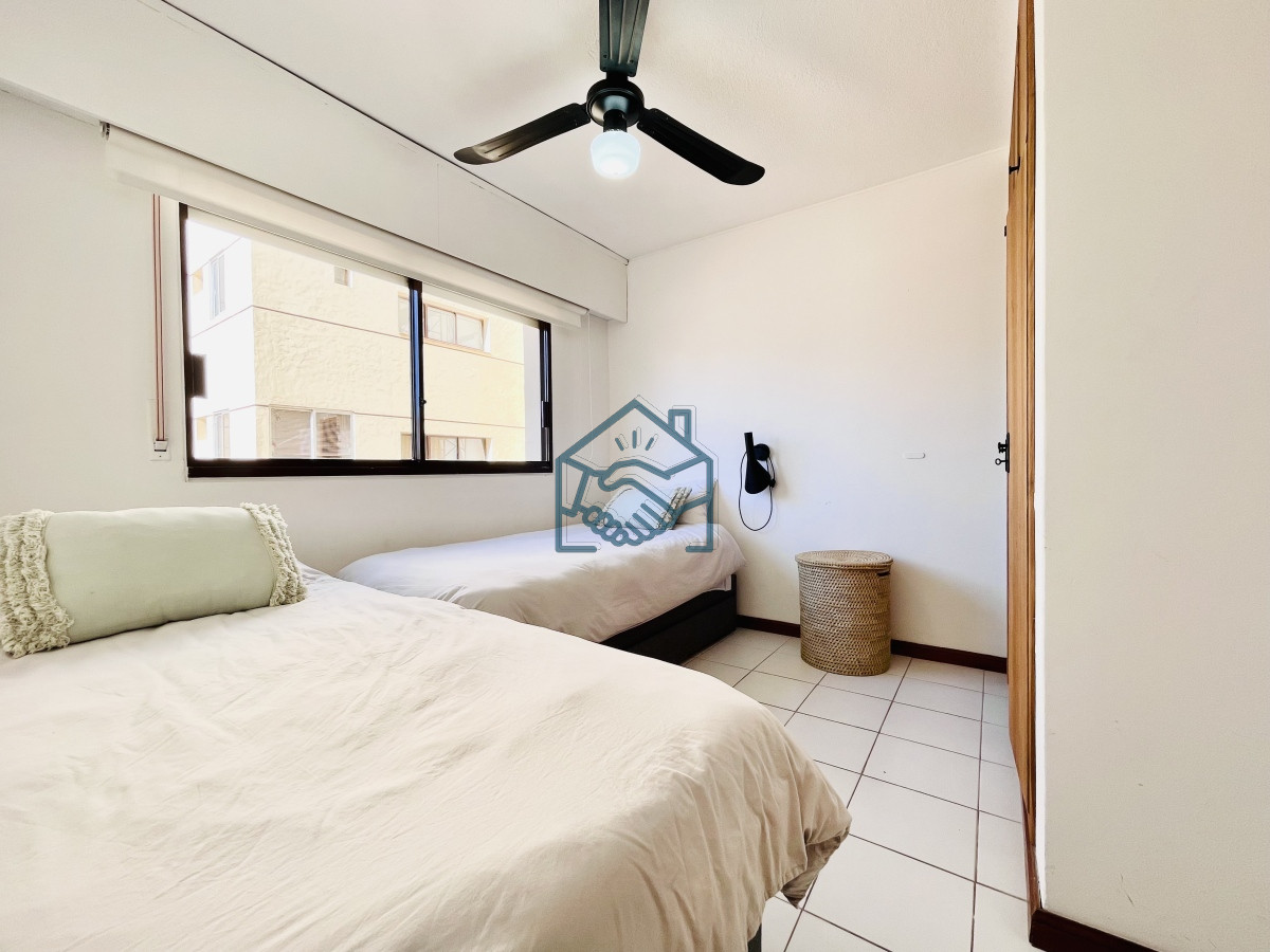 Apartamento ID.1068/Apartamento-de-2-Dormitorios-en-playa-El-Emir,-Punta-del-Este---Venta-y-Alquiler-de-Verano - Apartamento de 2 Dormitorios en playa El Emir, Punta del Este - Venta y Alquiler de Verano