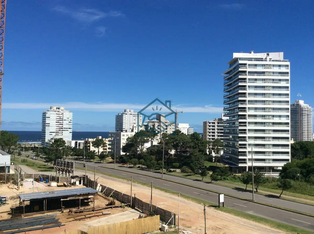 Apartamento ID.489/Venta-y-alquiler-de-moderno-departamento-de-tres-dormitorios-más-dependencia-a-pasos-de-Playa-Brava - Venta y alquiler de moderno departamento de tres dormitorios más dependencia a pasos de Playa Brava