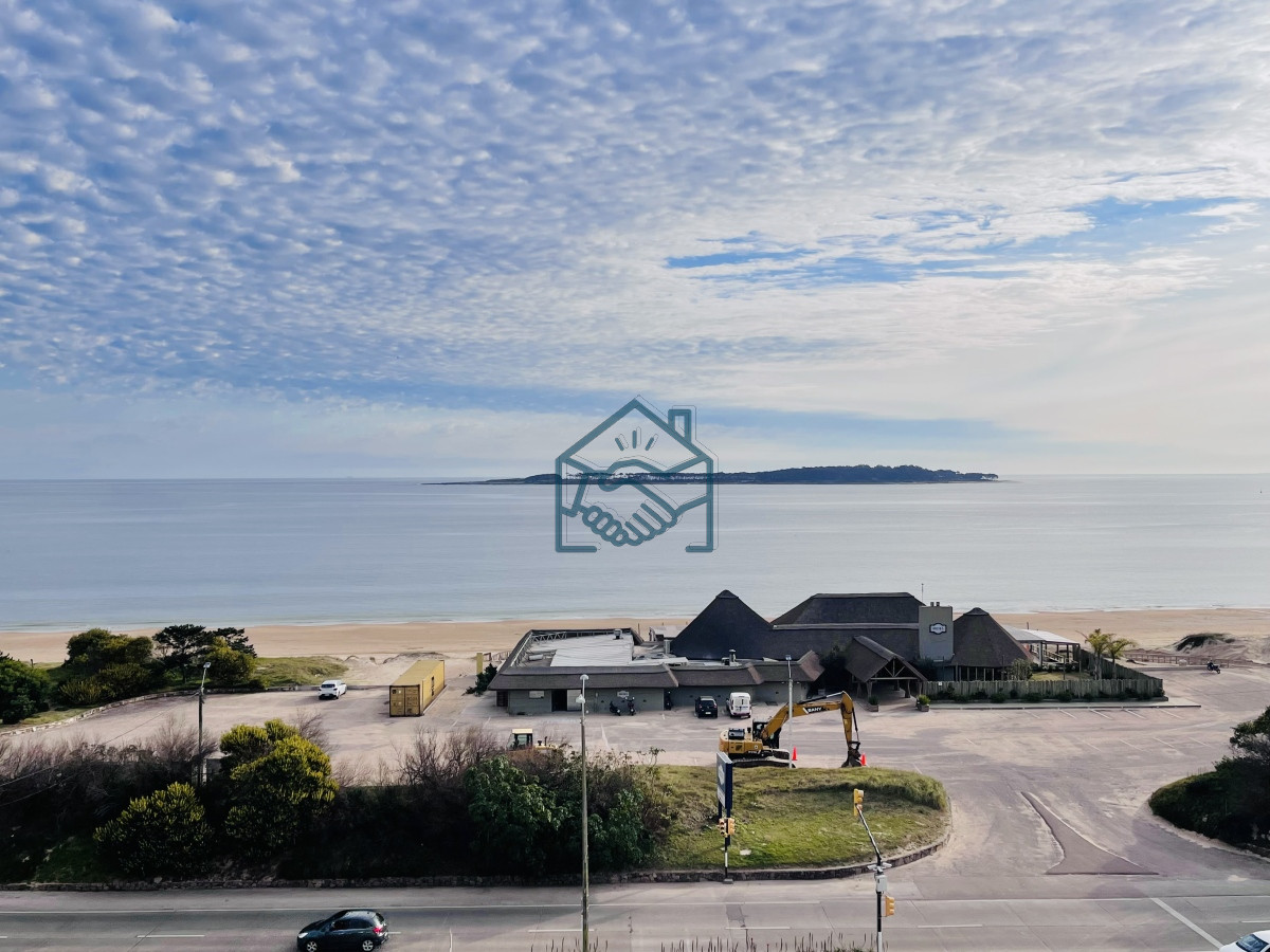 Apartamento ID.644/Apartamento-de-3-Dormitorios-sobre-Playa-Mansa,-en-Venta-y-Alquiler - Apartamento de 3 Dormitorios sobre Playa Mansa, en Venta y Alquiler