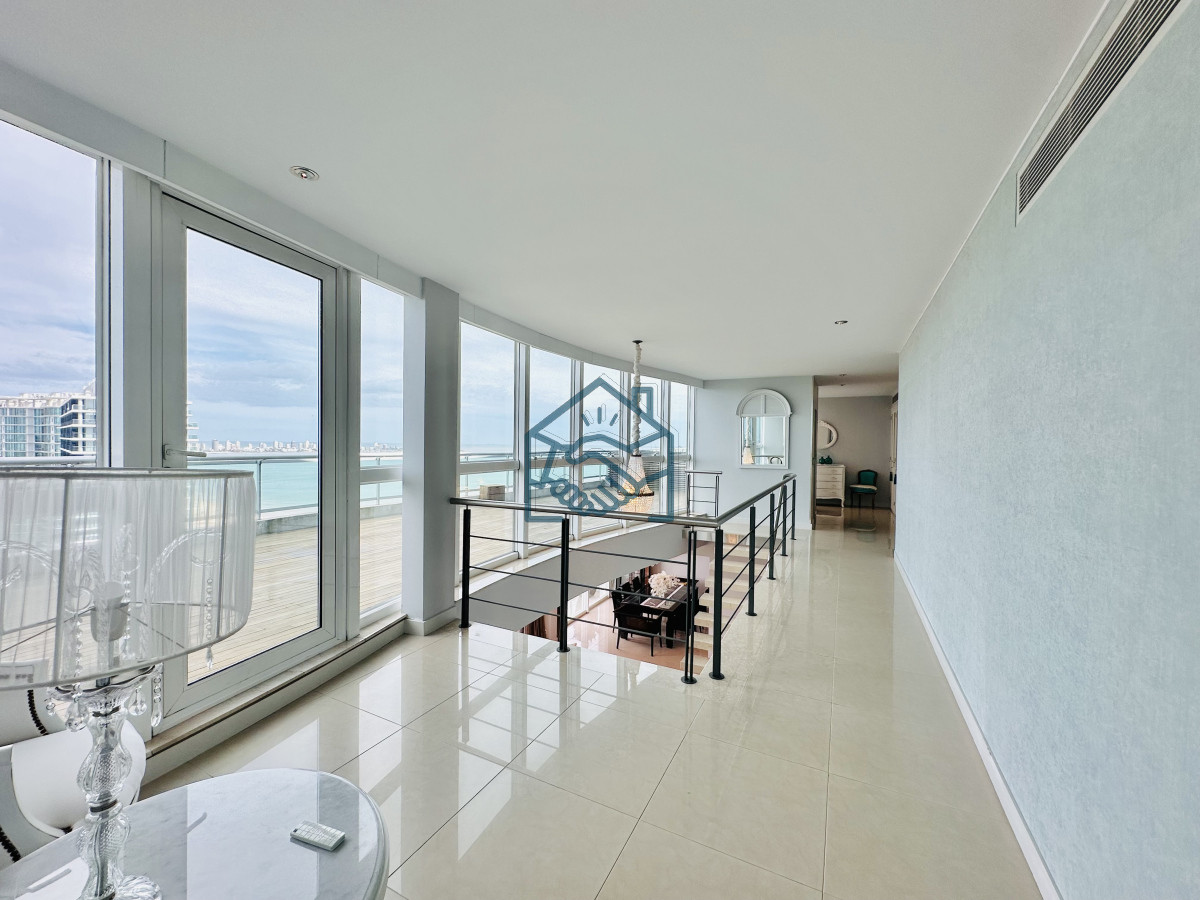 Apartamento ID.1121/Lujoso-Penthouse-de-4-Dormitorios-con-Vista-al-Mar-sobre-Playa-Mansa,-Punta-del-Este - Lujoso Penthouse de 4 Dormitorios con Vista al Mar sobre Playa Mansa, Punta del Este