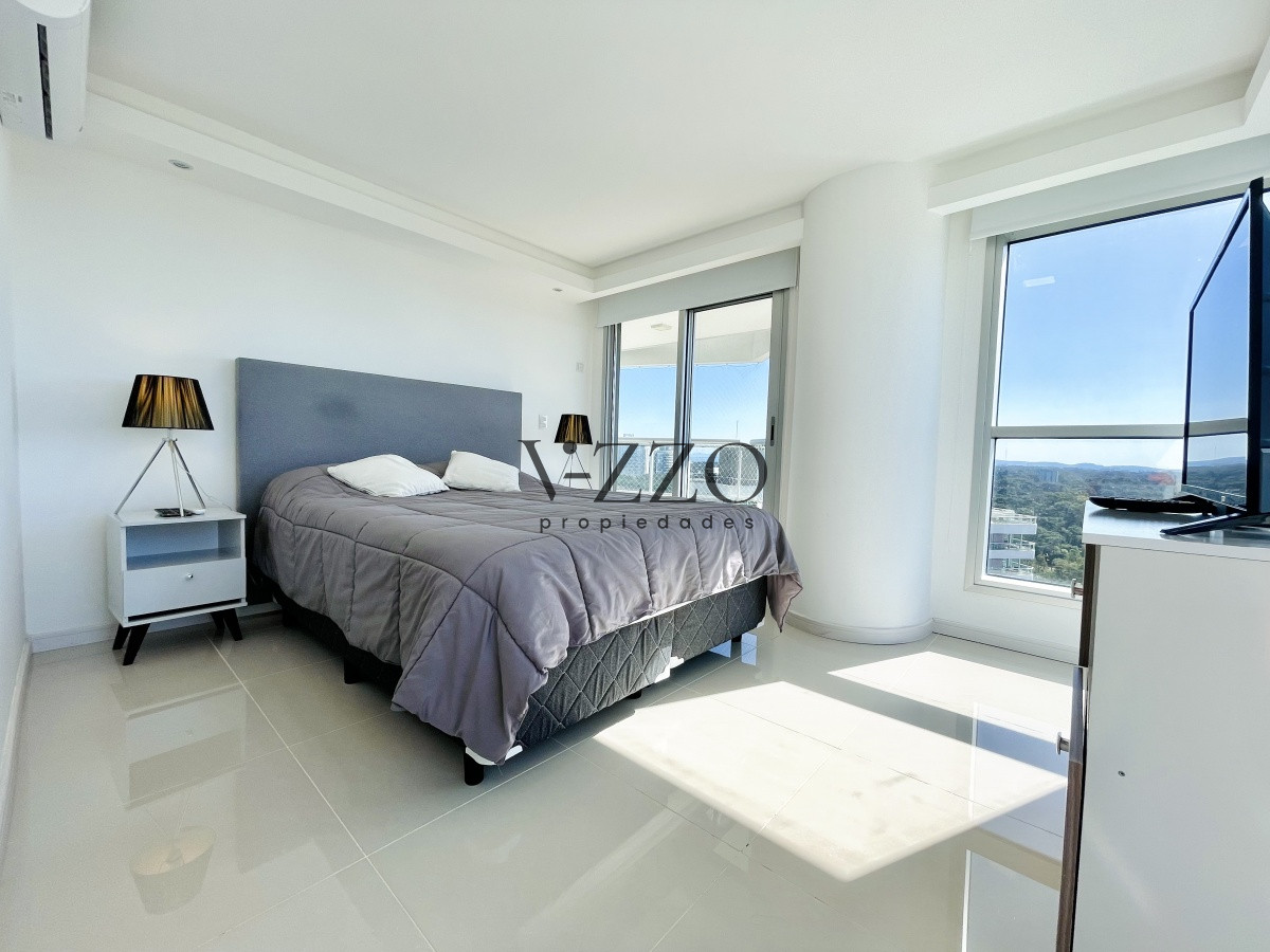 Apartamento ID.843/Apartamento-de-2-Dormitorios-y-Dependencia,-Parrillero-en-Playa-Brava---Punta-del-Este - Apartamento de 2 Dormitorios y Dependencia, Parrillero en Playa Brava - Punta del Este