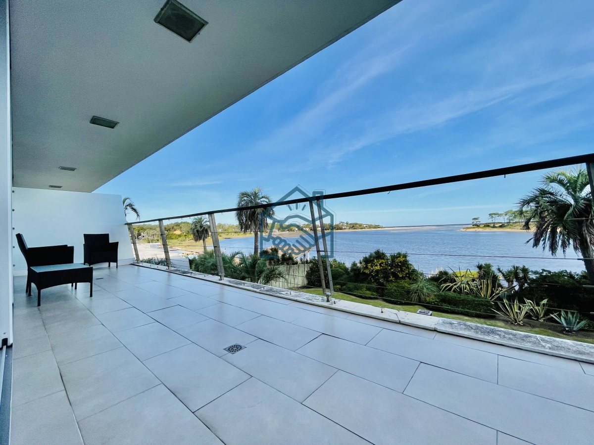 Apartamento ID.685/Venta-de-Moderno-Apartamento-de-3-Dormitorios-Frente-al-Mar-en-La-Barra - Venta de Moderno Apartamento de 3 Dormitorios Frente al Mar en La Barra