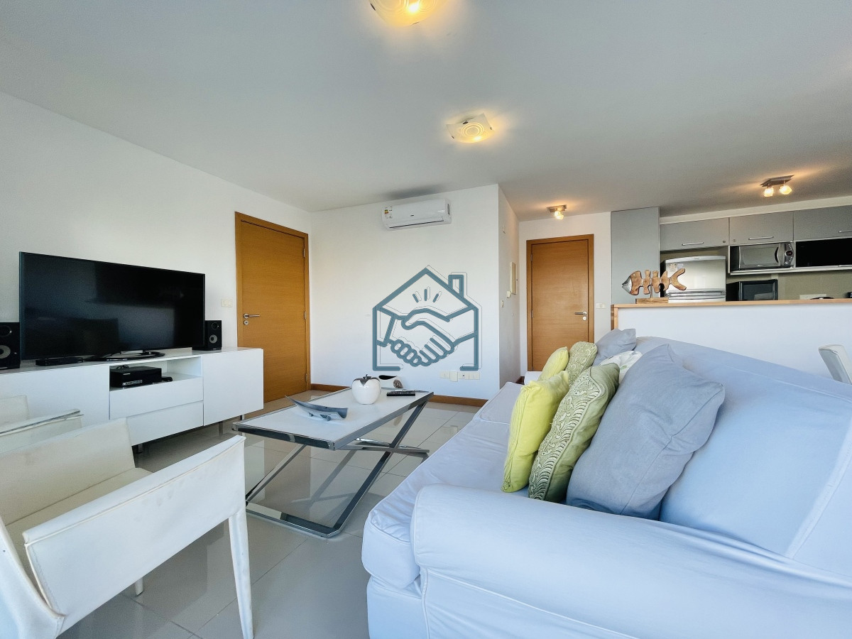 Apartamento ID.830/Apartamento-de-2-Dormitorios-y-Parrillero-Frente-a-Playa-Brava,-Punta-del-Este - Apartamento de 2 Dormitorios y Parrillero Frente a Playa Brava, Punta del Este