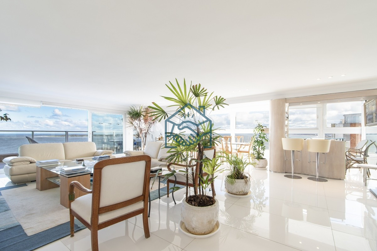 Apartamento ID.628/Penthouse-sobre-Playa-Mansa,-4-Dormitorios-y-Parrillero-en-Venta---Punta-del-Este - Penthouse sobre Playa Mansa, 4 Dormitorios y Parrillero en Venta - Punta del Este