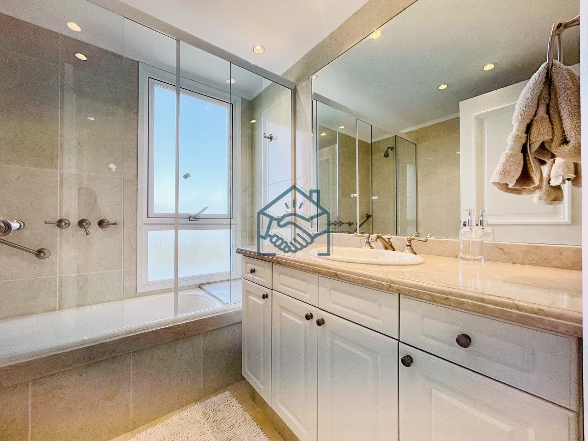 Apartamento ID.1403/Venta-de-Excelente-apartamento-en-alquiler-temporario-de-tres-dormitorios-más-dependencia-de-servicio,-Playa-Mansa,-Punta-del-Este - Venta de Excelente apartamento en alquiler temporario de tres dormitorios más dependencia de servicio, Playa Mansa, Punta del Este