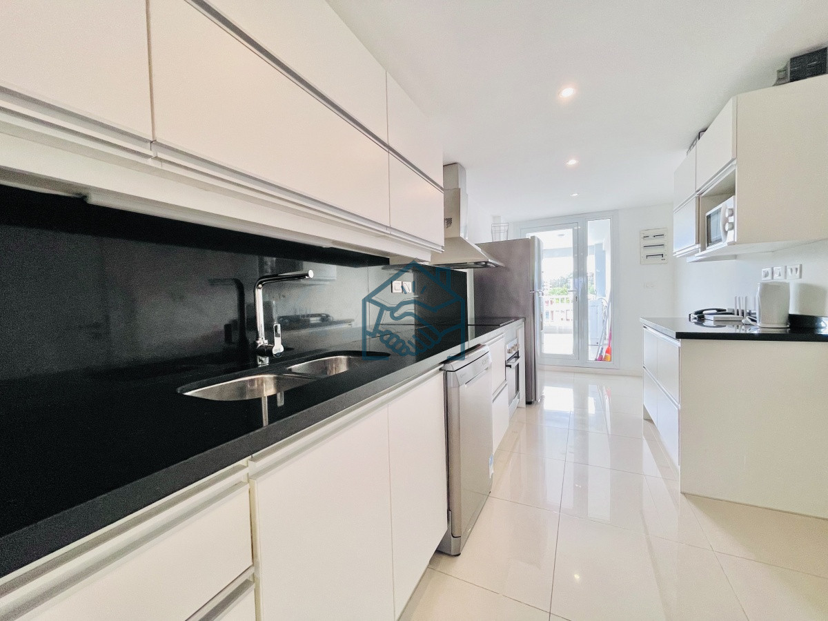 Apartamento ID.518/Apartamento-de-3-Dormitorios-y-Parrillero-Frente-al-Mar,-Playa-Mansa - Apartamento de 3 Dormitorios y Parrillero Frente al Mar, Playa Mansa