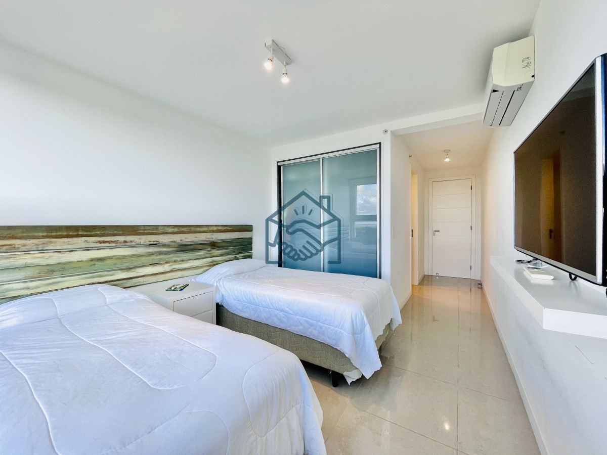 Apartamento ID.1224/-Exclusivo-Penthouse-de-3-Dormitorios-con-Vistas-panorámicas-a-Playa-Brava,-en-Venta -  Exclusivo Penthouse de 3 Dormitorios con Vistas panorámicas a Playa Brava, en Venta