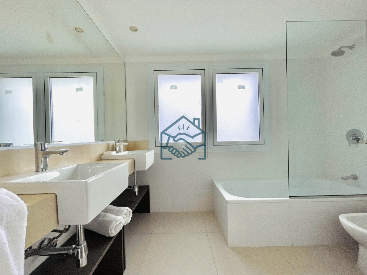 Apartamento ID.518/Apartamento-de-3-Dormitorios-y-Parrillero-Frente-al-Mar,-Playa-Mansa - Apartamento de 3 Dormitorios y Parrillero Frente al Mar, Playa Mansa