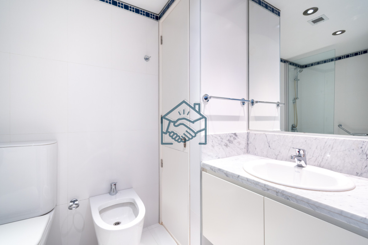 Apartamento ID.490/Moderno-Apartamento-sobre-playa-Brava-en-torre-Le-Parc,-cuenta-con-dos-dormitorios-más-dependencia-de-servicio.-Punta-del-Este - Moderno Apartamento sobre playa Brava en torre Le Parc, cuenta con dos dormitorios más dependencia de servicio. Punta del Este
