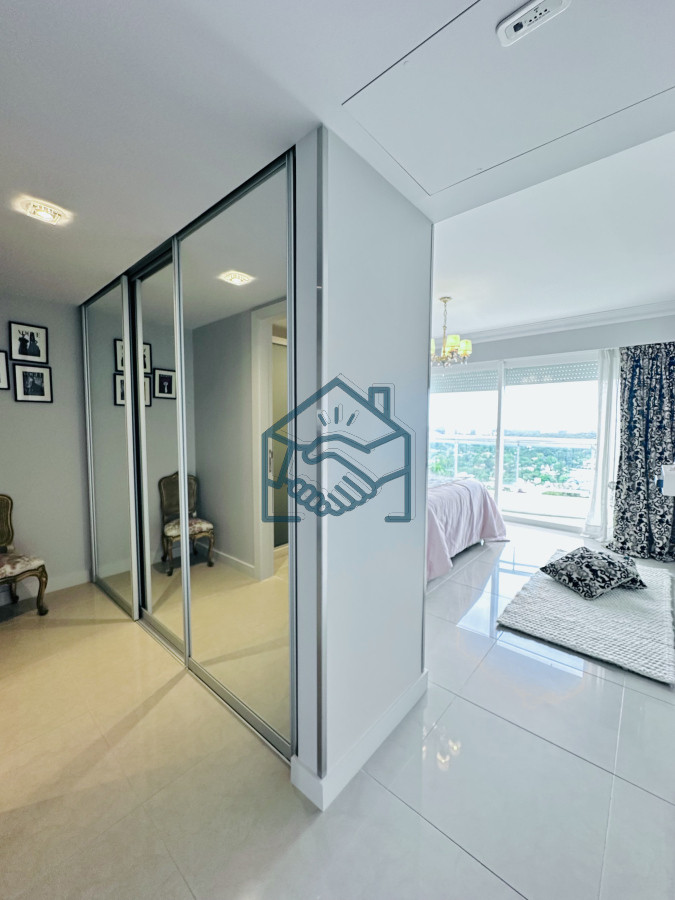 Apartamento ID.1121/Lujoso-Penthouse-de-4-Dormitorios-con-Vista-al-Mar-sobre-Playa-Mansa,-Punta-del-Este - Lujoso Penthouse de 4 Dormitorios con Vista al Mar sobre Playa Mansa, Punta del Este