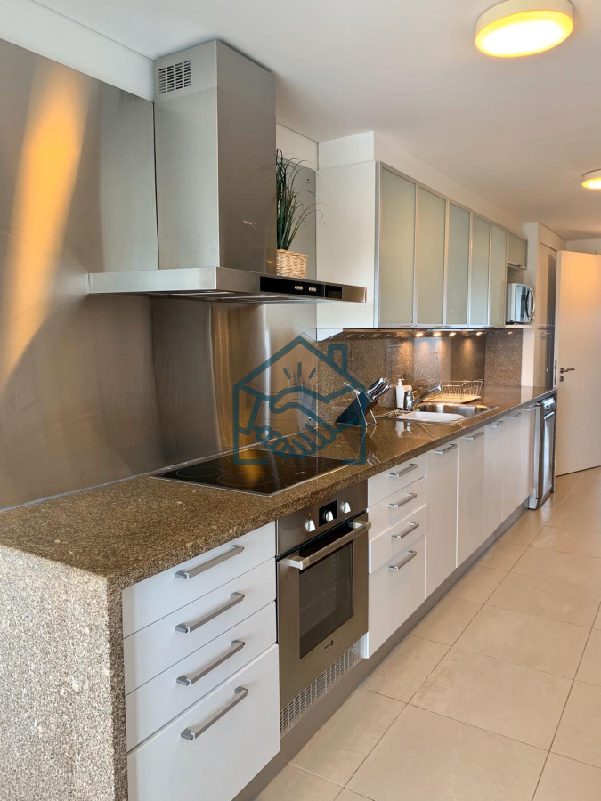 Apartamento ID.575/Venta-y-alquiler-de-departamento-esquinero-de-tres-dormitorios-mas-dependencia-de-servicio,-Torre-LE-PARC,-playa-Brava.-Punta-del-Este - Venta y alquiler de departamento esquinero de tres dormitorios mas dependencia de servicio, Torre LE PARC, playa Brava. Punta del Este