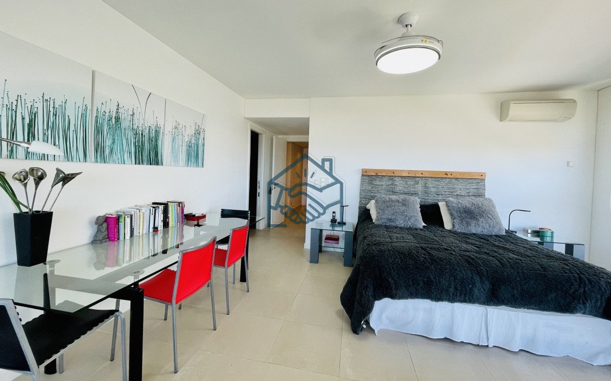 Apartamento ID.575/Venta-y-alquiler-de-departamento-esquinero-de-tres-dormitorios-mas-dependencia-de-servicio,-Torre-LE-PARC,-playa-Brava.-Punta-del-Este - Venta y alquiler de departamento esquinero de tres dormitorios mas dependencia de servicio, Torre LE PARC, playa Brava. Punta del Este