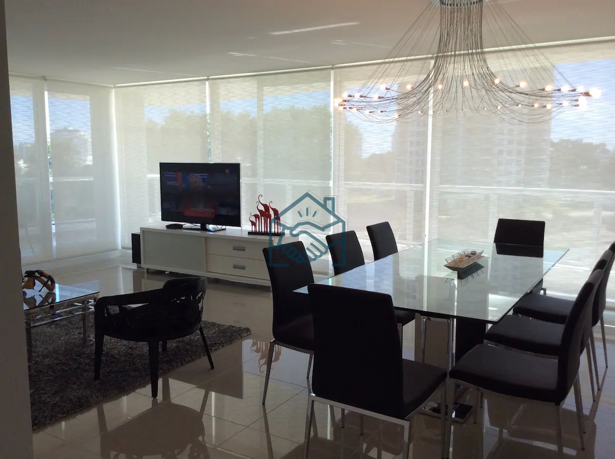 Apartamento ID.489/Venta-y-alquiler-de-moderno-departamento-de-tres-dormitorios-más-dependencia-a-pasos-de-Playa-Brava - Venta y alquiler de moderno departamento de tres dormitorios más dependencia a pasos de Playa Brava