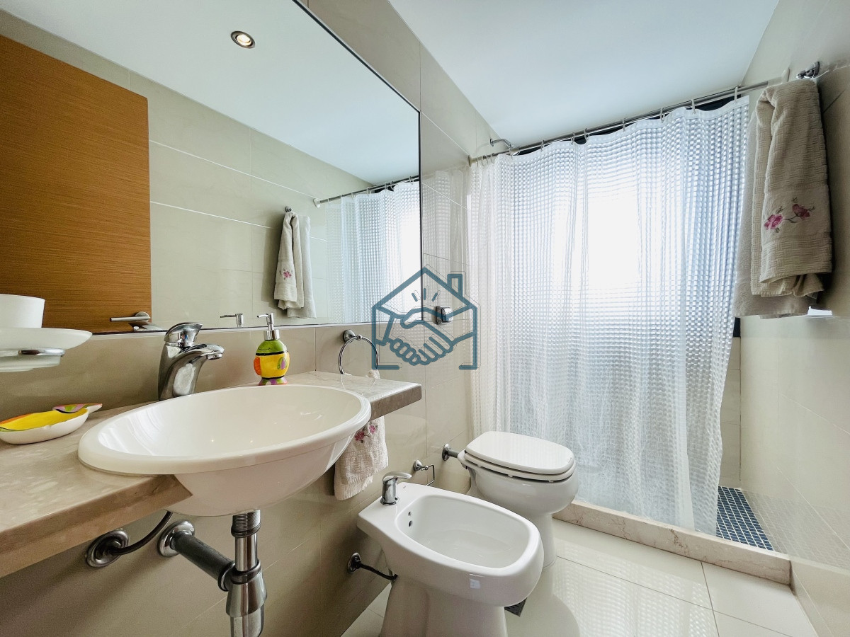 Apartamento ID.830/Apartamento-de-2-Dormitorios-y-Parrillero-Frente-a-Playa-Brava,-Punta-del-Este - Apartamento de 2 Dormitorios y Parrillero Frente a Playa Brava, Punta del Este
