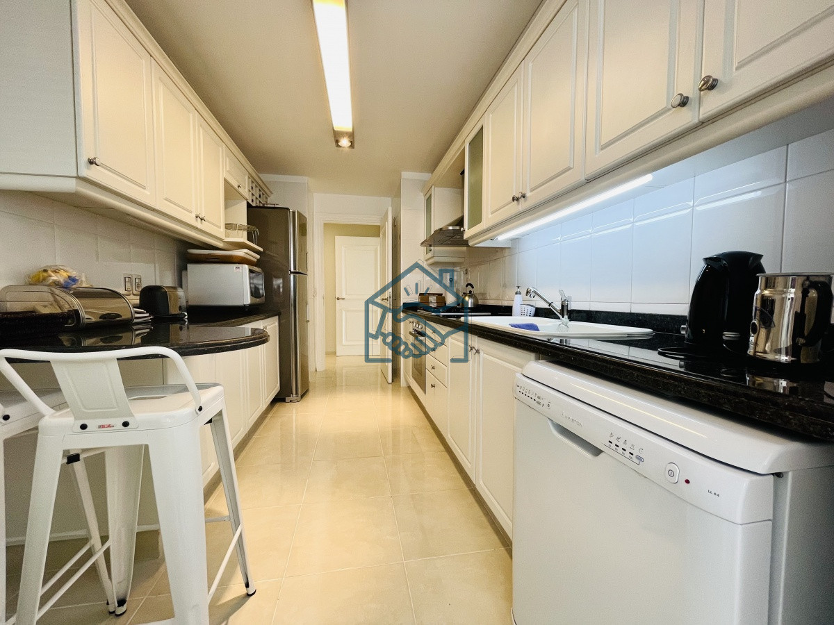 Apartamento ID.1403/Venta-de-Excelente-apartamento-en-alquiler-temporario-de-tres-dormitorios-más-dependencia-de-servicio,-Playa-Mansa,-Punta-del-Este - Venta de Excelente apartamento en alquiler temporario de tres dormitorios más dependencia de servicio, Playa Mansa, Punta del Este