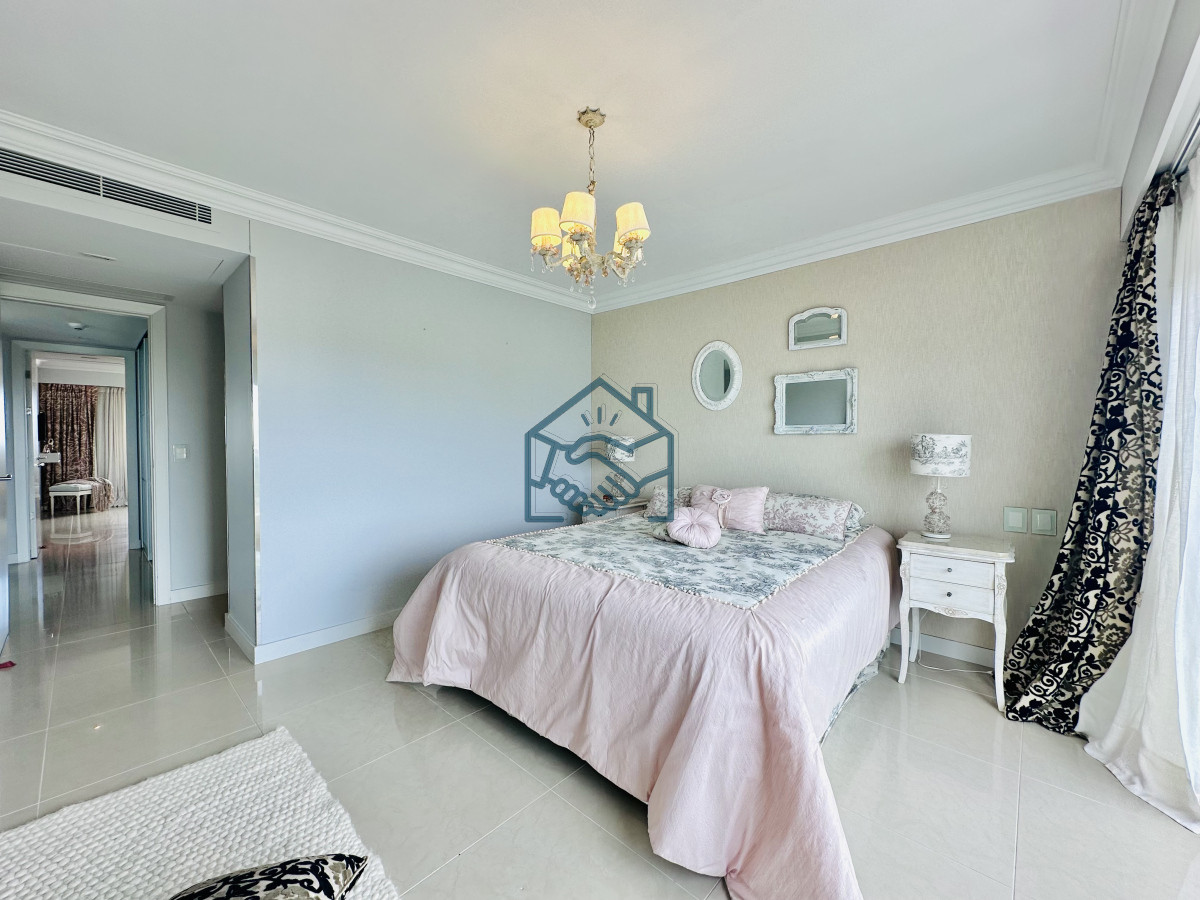 Apartamento ID.1121/Lujoso-Penthouse-de-4-Dormitorios-con-Vista-al-Mar-sobre-Playa-Mansa,-Punta-del-Este - Lujoso Penthouse de 4 Dormitorios con Vista al Mar sobre Playa Mansa, Punta del Este