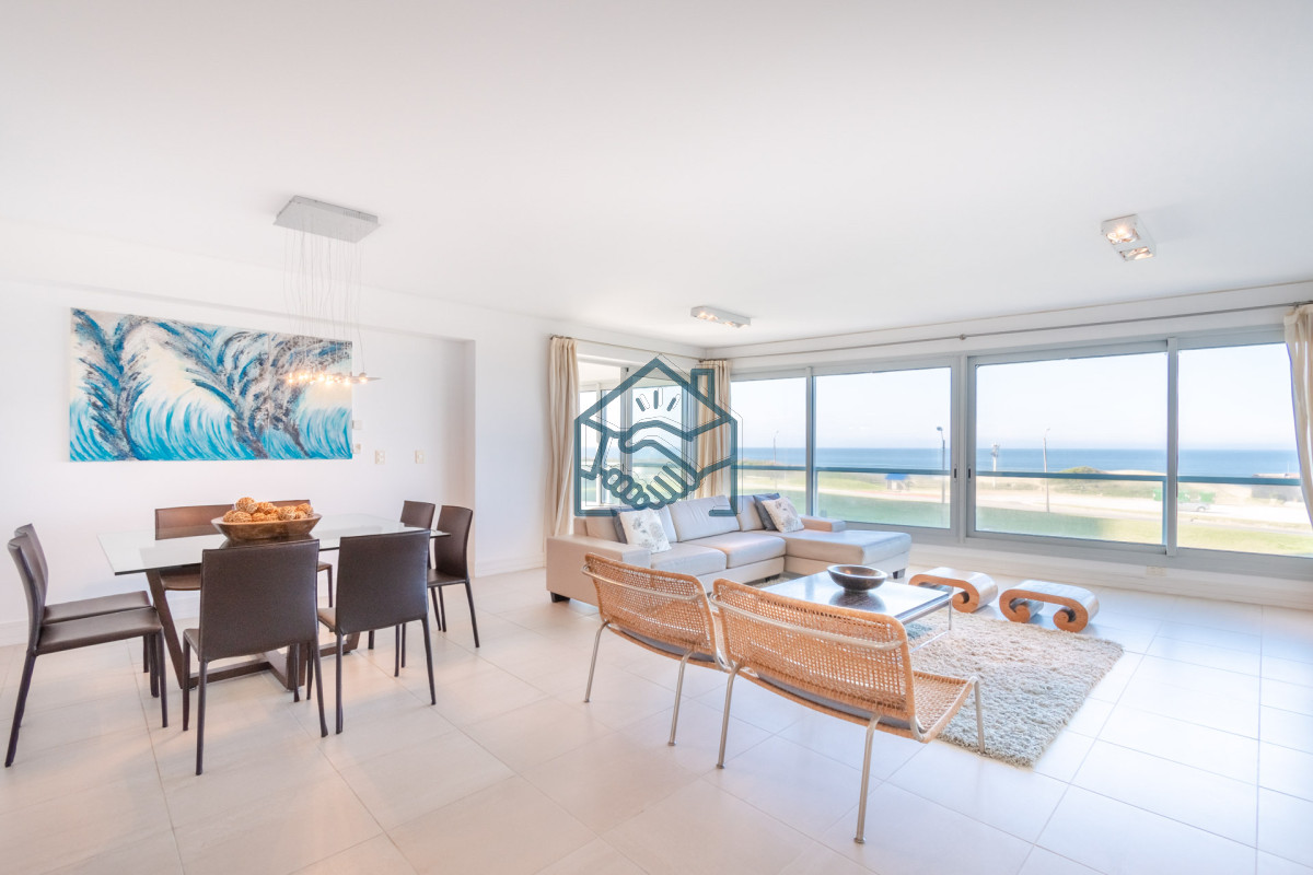 Apartamento ID.612/Venta-y-alquiler-de-departamento-con-tres-dormitorios-mas-dependencia-de-servicio-en-torre-Le-Parc-playa-Brava,-Punta-del-Este - Venta y alquiler de departamento con tres dormitorios mas dependencia de servicio en torre Le Parc playa Brava, Punta del Este