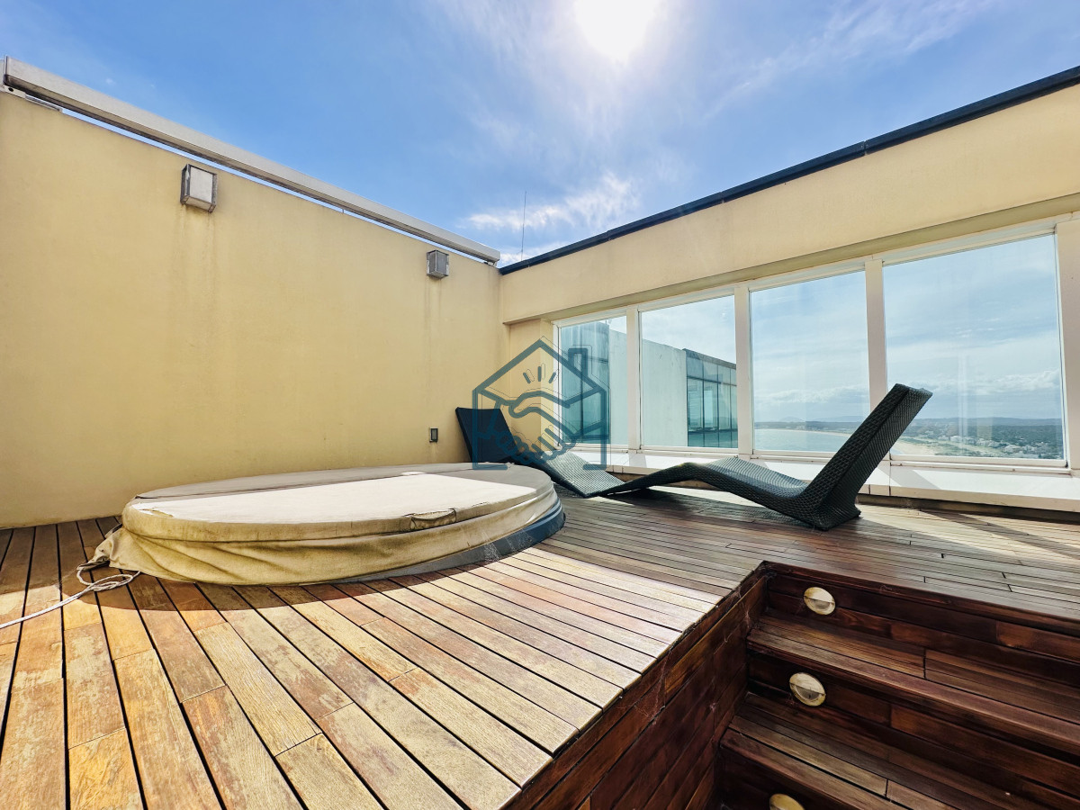 Apartamento ID.1121/Lujoso-Penthouse-de-4-Dormitorios-con-Vista-al-Mar-sobre-Playa-Mansa,-Punta-del-Este - Lujoso Penthouse de 4 Dormitorios con Vista al Mar sobre Playa Mansa, Punta del Este