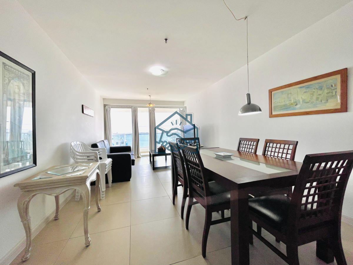 Apartamento ID.1442/Apartamento-de-2-Dormitorios,-Vista-al-Mar-y-Parrillero-en-Playa-Mansa,-Venta - Apartamento de 2 Dormitorios, Vista al Mar y Parrillero en Playa Mansa, Venta