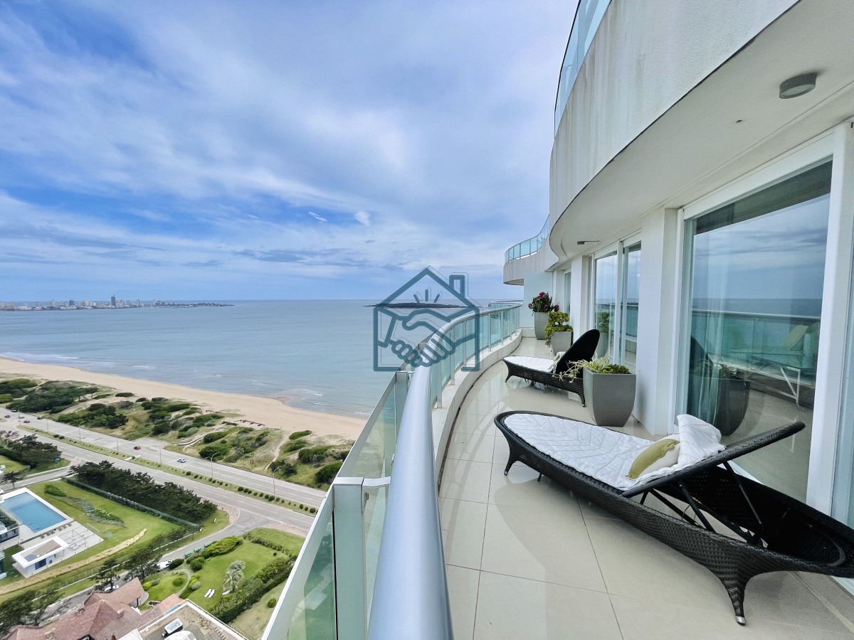 Apartamento ID.1121/Lujoso-Penthouse-de-4-Dormitorios-con-Vista-al-Mar-sobre-Playa-Mansa,-Punta-del-Este - Lujoso Penthouse de 4 Dormitorios con Vista al Mar sobre Playa Mansa, Punta del Este