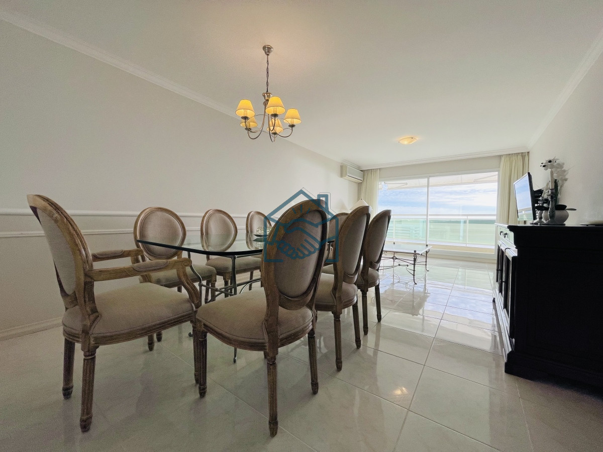 Apartamento ID.644/Apartamento-de-3-Dormitorios-sobre-Playa-Mansa,-en-Venta-y-Alquiler - Apartamento de 3 Dormitorios sobre Playa Mansa, en Venta y Alquiler