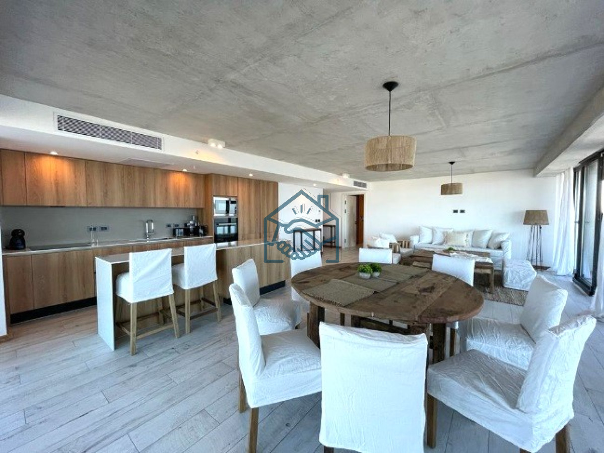 Apartamento ID.682/Venta-de-Apartamento-de-2-Dormitorios-en-suite-piso-alto-de-Torre-Surfside-Village,-Punta-del-Este - Venta de Apartamento de 2 Dormitorios en suite piso alto de Torre Surfside Village, Punta del Este
