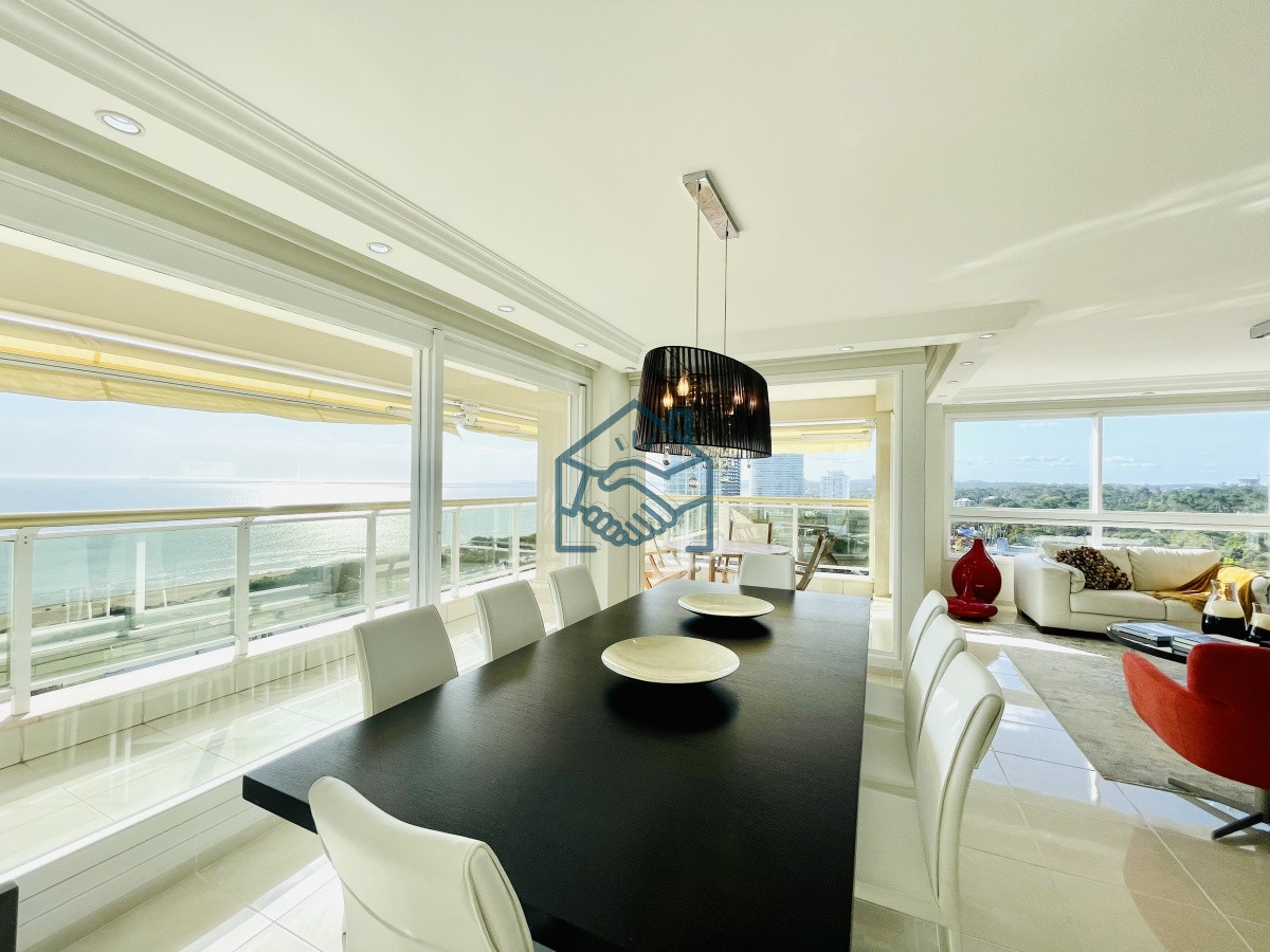 Apartamento ID.1403/Venta-de-Excelente-apartamento-en-alquiler-temporario-de-tres-dormitorios-más-dependencia-de-servicio,-Playa-Mansa,-Punta-del-Este - Venta de Excelente apartamento en alquiler temporario de tres dormitorios más dependencia de servicio, Playa Mansa, Punta del Este