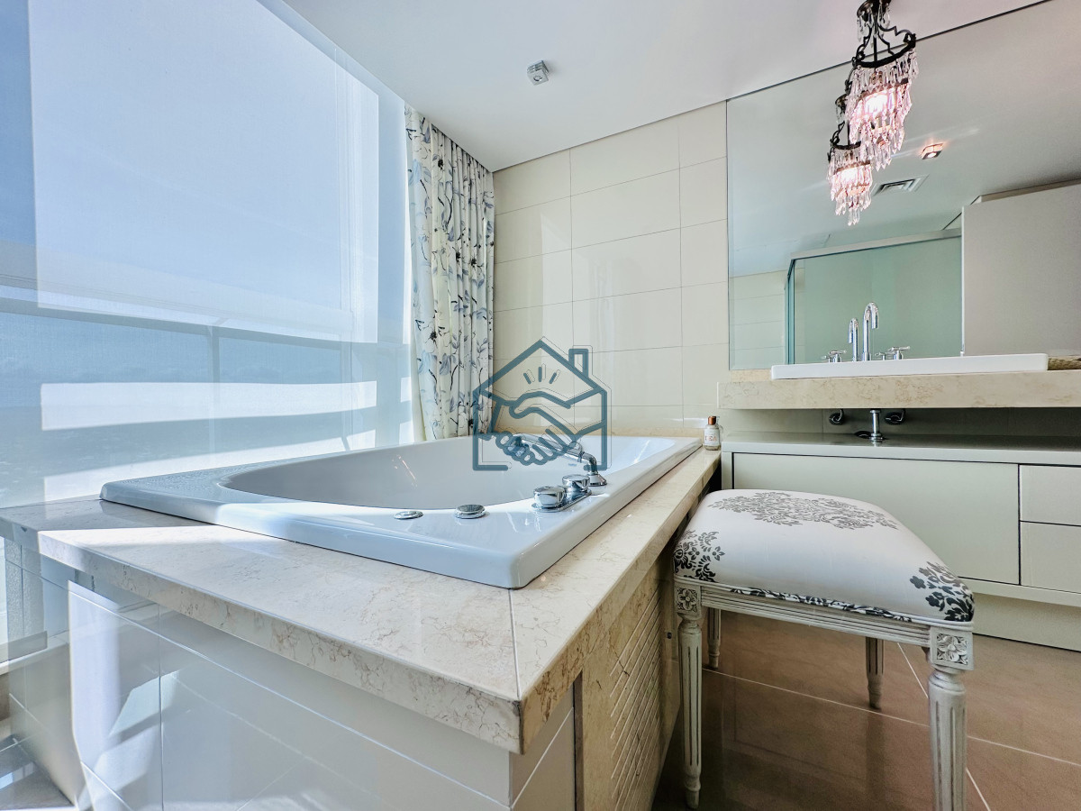 Apartamento ID.1121/Lujoso-Penthouse-de-4-Dormitorios-con-Vista-al-Mar-sobre-Playa-Mansa,-Punta-del-Este - Lujoso Penthouse de 4 Dormitorios con Vista al Mar sobre Playa Mansa, Punta del Este