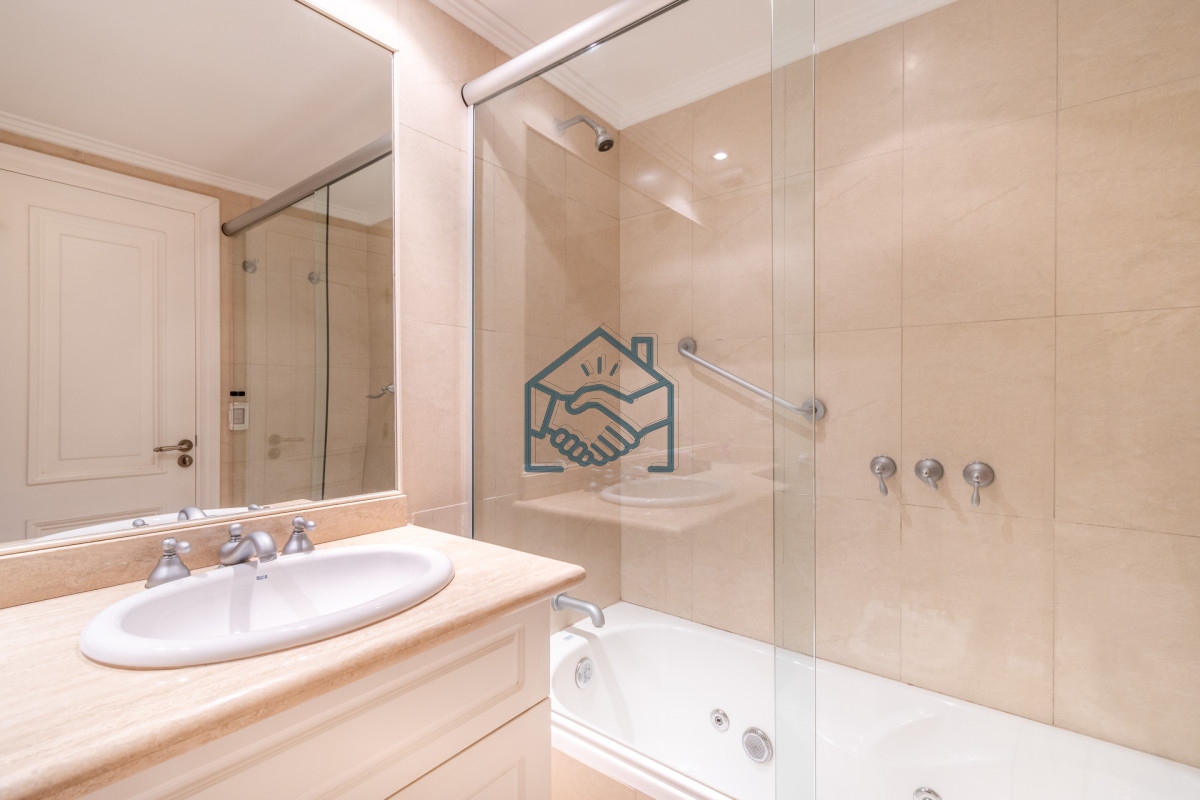 Apartamento ID.1343/Moderno-Apartamento-de-3-Dormitorios-a-Pocas-Cuadras-del-Mar-En-Venta,-Playa-Brava - Moderno Apartamento de 3 Dormitorios a Pocas Cuadras del Mar En Venta, Playa Brava