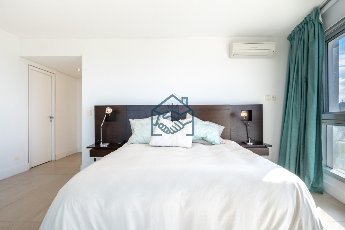 Apartamento ID.612/Venta-y-alquiler-de-departamento-con-tres-dormitorios-mas-dependencia-de-servicio-en-torre-Le-Parc-playa-Brava,-Punta-del-Este - Venta y alquiler de departamento con tres dormitorios mas dependencia de servicio en torre Le Parc playa Brava, Punta del Este