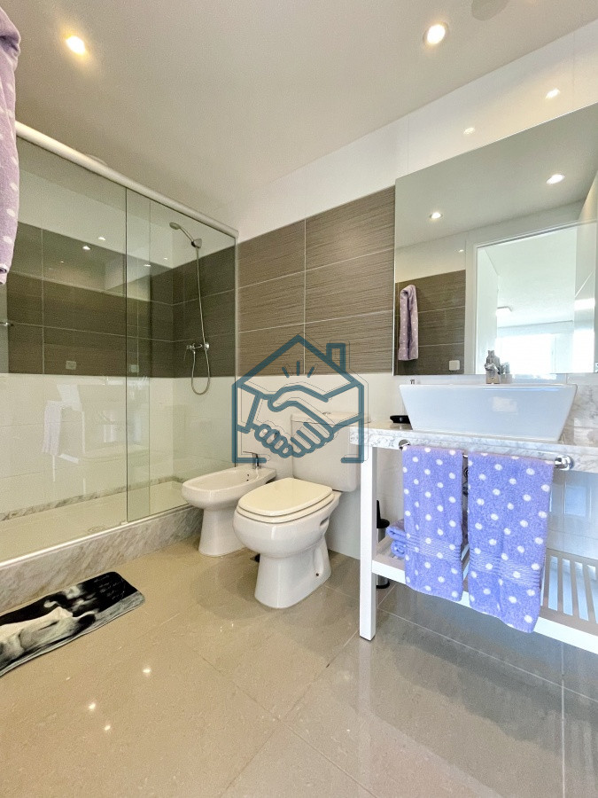 Apartamento ID.1304/Venta-y-alquiler-temporario-de-apartamento-de-un-dormitorio-en-torre-de-categoría-a-pasos-de-Playa-Brava - Venta y alquiler temporario de apartamento de un dormitorio en torre de categoría a pasos de Playa Brava