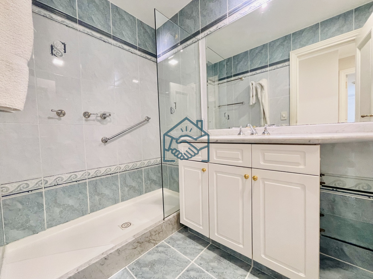 Apartamento ID.644/Apartamento-de-3-Dormitorios-sobre-Playa-Mansa,-en-Venta-y-Alquiler - Apartamento de 3 Dormitorios sobre Playa Mansa, en Venta y Alquiler