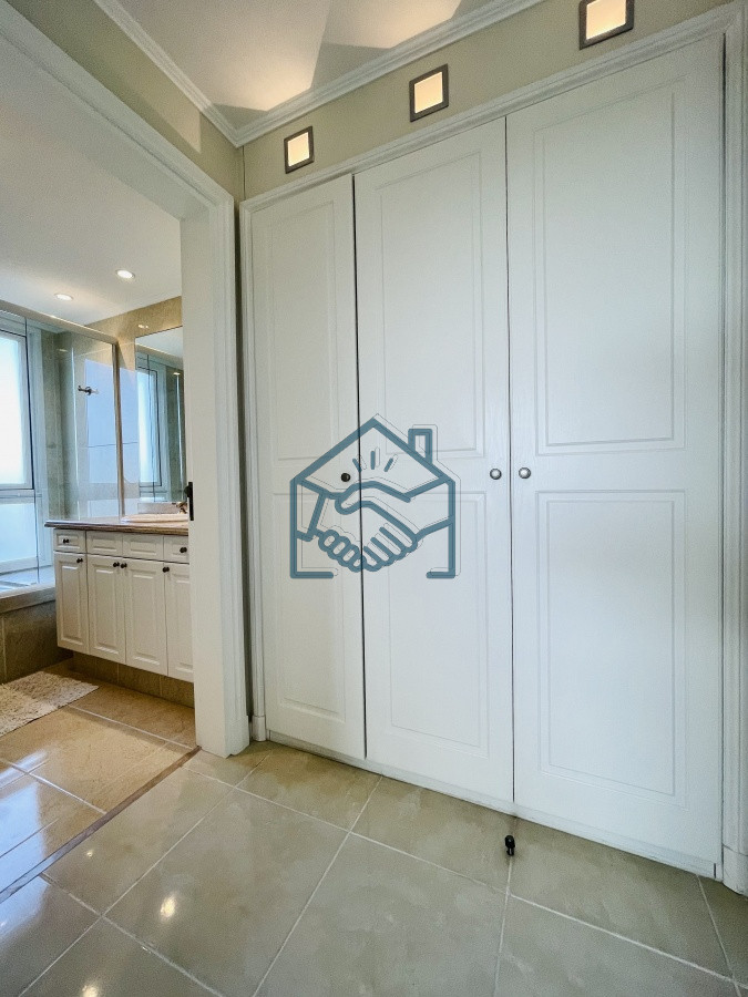Apartamento ID.1403/Venta-de-Excelente-apartamento-en-alquiler-temporario-de-tres-dormitorios-más-dependencia-de-servicio,-Playa-Mansa,-Punta-del-Este - Venta de Excelente apartamento en alquiler temporario de tres dormitorios más dependencia de servicio, Playa Mansa, Punta del Este