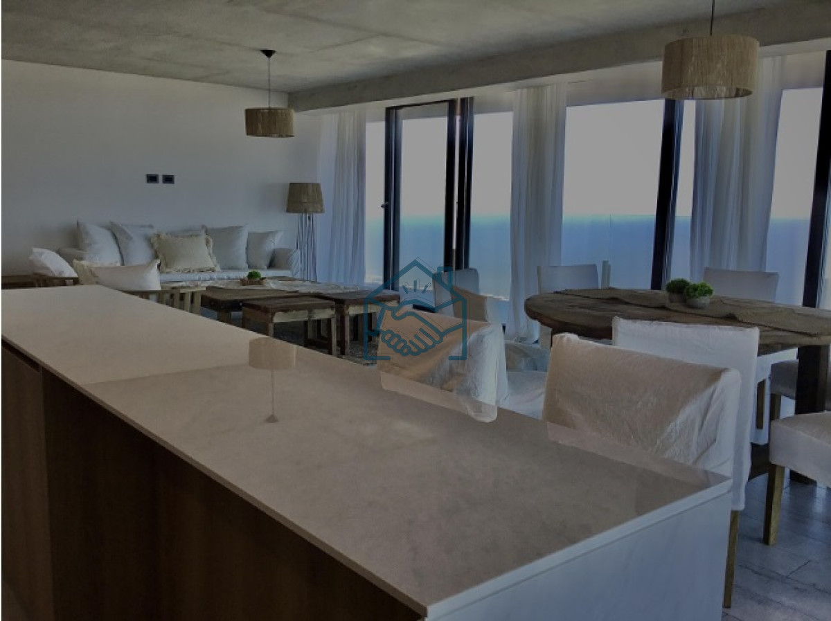 Apartamento ID.682/Venta-de-Apartamento-de-2-Dormitorios-en-suite-piso-alto-de-Torre-Surfside-Village,-Punta-del-Este - Venta de Apartamento de 2 Dormitorios en suite piso alto de Torre Surfside Village, Punta del Este