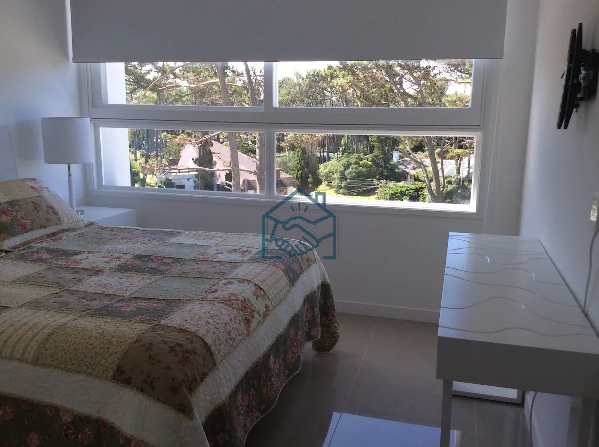 Apartamento ID.489/Venta-y-alquiler-de-moderno-departamento-de-tres-dormitorios-más-dependencia-a-pasos-de-Playa-Brava - Venta y alquiler de moderno departamento de tres dormitorios más dependencia a pasos de Playa Brava