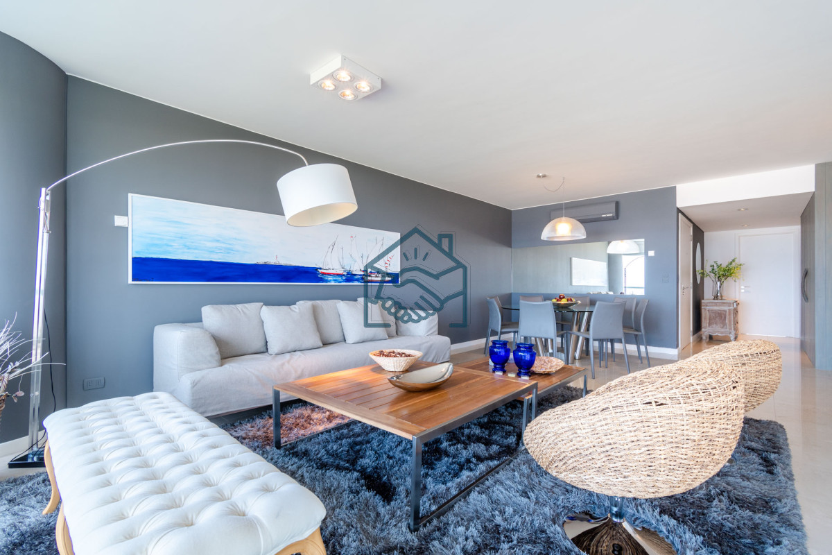 Apartamento ID.490/Moderno-Apartamento-sobre-playa-Brava-en-torre-Le-Parc,-cuenta-con-dos-dormitorios-más-dependencia-de-servicio.-Punta-del-Este - Moderno Apartamento sobre playa Brava en torre Le Parc, cuenta con dos dormitorios más dependencia de servicio. Punta del Este