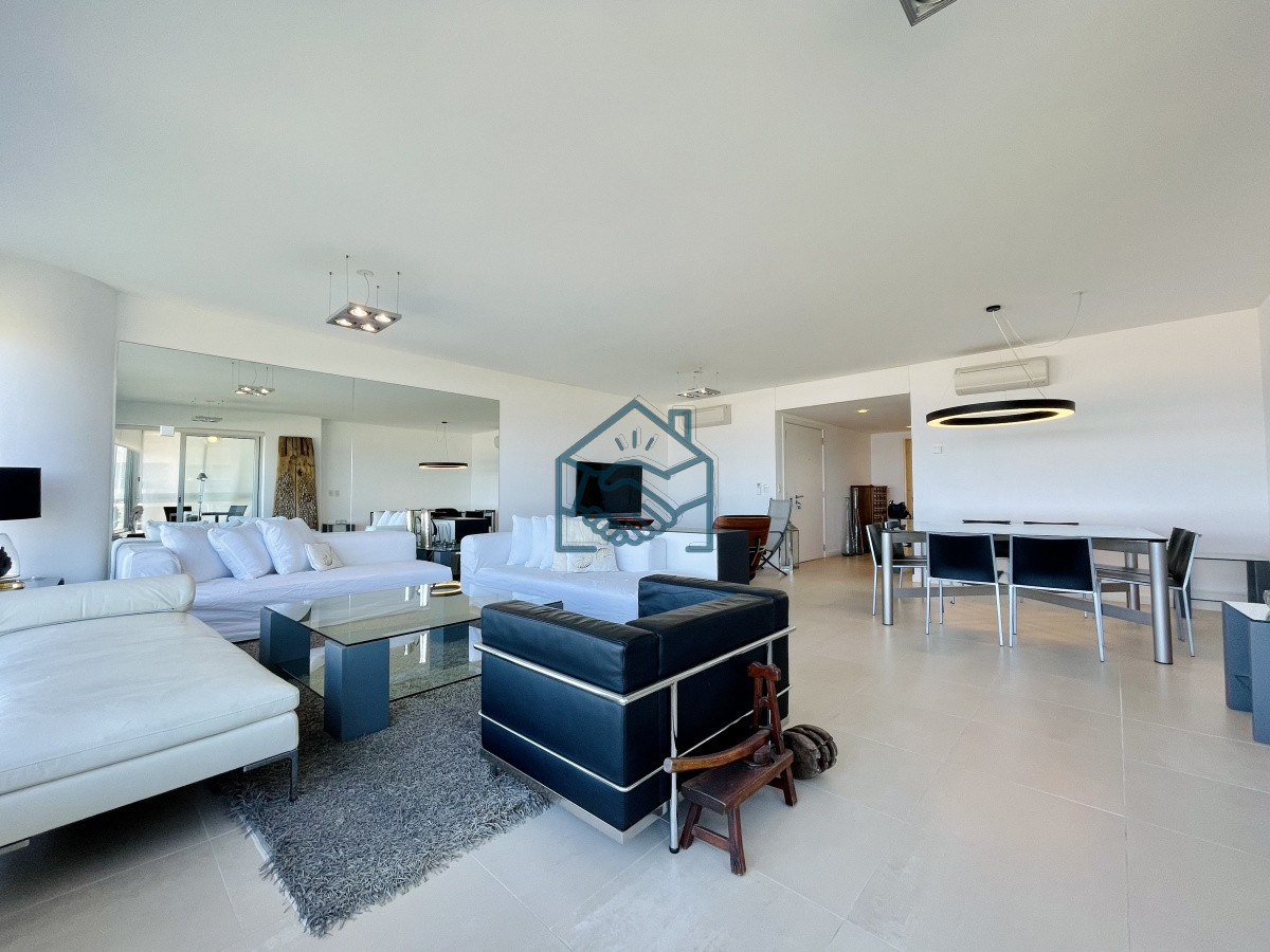 Apartamento ID.575/Venta-y-alquiler-de-departamento-esquinero-de-tres-dormitorios-mas-dependencia-de-servicio,-Torre-LE-PARC,-playa-Brava.-Punta-del-Este - Venta y alquiler de departamento esquinero de tres dormitorios mas dependencia de servicio, Torre LE PARC, playa Brava. Punta del Este