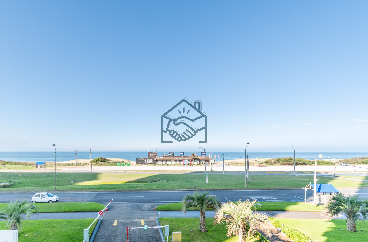 Apartamento ID.612/Venta-y-alquiler-de-departamento-con-tres-dormitorios-mas-dependencia-de-servicio-en-torre-Le-Parc-playa-Brava,-Punta-del-Este - Venta y alquiler de departamento con tres dormitorios mas dependencia de servicio en torre Le Parc playa Brava, Punta del Este