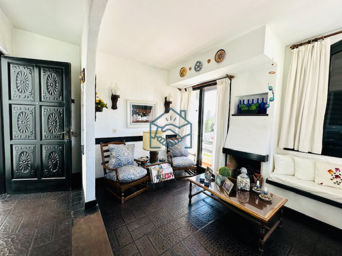 Apartamento ID.1246/Venta-de-apartamento-de-3-dormitorios-y-2-baños-a-metros-del-Mar-en-Playa-Mansa - Venta de apartamento de 3 dormitorios y 2 baños a metros del Mar en Playa Mansa