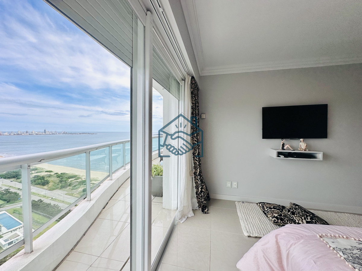 Apartamento ID.1121/Lujoso-Penthouse-de-4-Dormitorios-con-Vista-al-Mar-sobre-Playa-Mansa,-Punta-del-Este - Lujoso Penthouse de 4 Dormitorios con Vista al Mar sobre Playa Mansa, Punta del Este