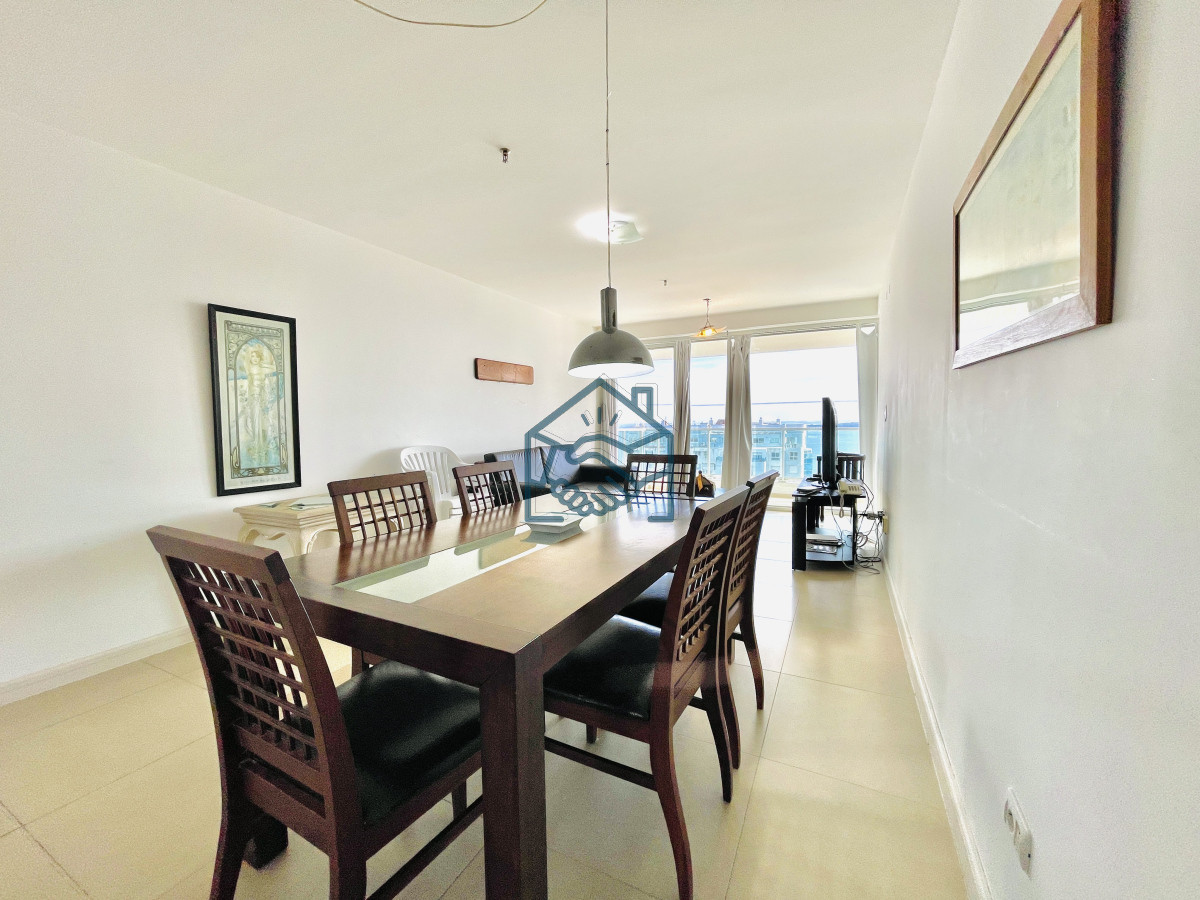 Apartamento ID.1442/Apartamento-de-2-Dormitorios,-Vista-al-Mar-y-Parrillero-en-Playa-Mansa,-Venta - Apartamento de 2 Dormitorios, Vista al Mar y Parrillero en Playa Mansa, Venta