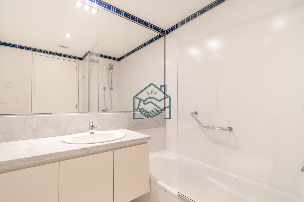 Apartamento ID.612/Venta-y-alquiler-de-departamento-con-tres-dormitorios-mas-dependencia-de-servicio-en-torre-Le-Parc-playa-Brava,-Punta-del-Este - Venta y alquiler de departamento con tres dormitorios mas dependencia de servicio en torre Le Parc playa Brava, Punta del Este