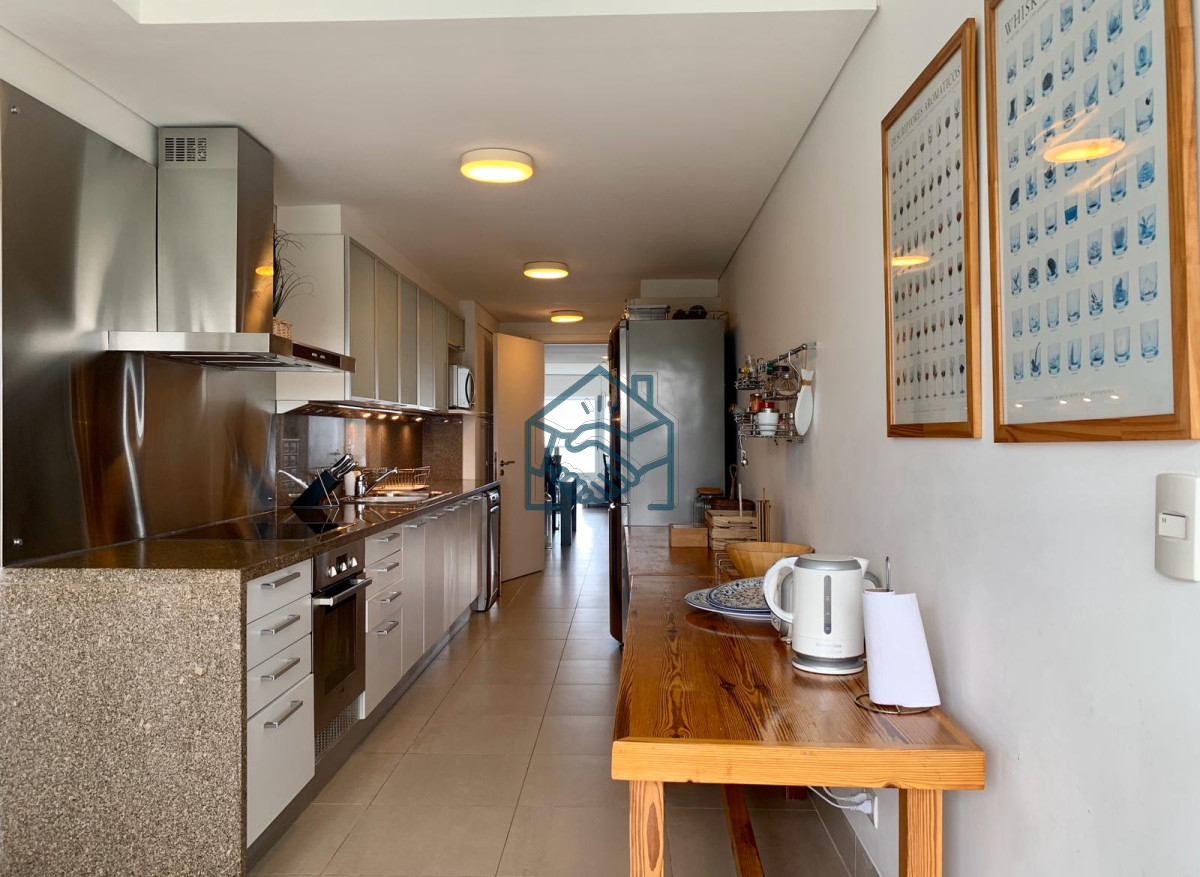 Apartamento ID.575/Venta-y-alquiler-de-departamento-esquinero-de-tres-dormitorios-mas-dependencia-de-servicio,-Torre-LE-PARC,-playa-Brava.-Punta-del-Este - Venta y alquiler de departamento esquinero de tres dormitorios mas dependencia de servicio, Torre LE PARC, playa Brava. Punta del Este