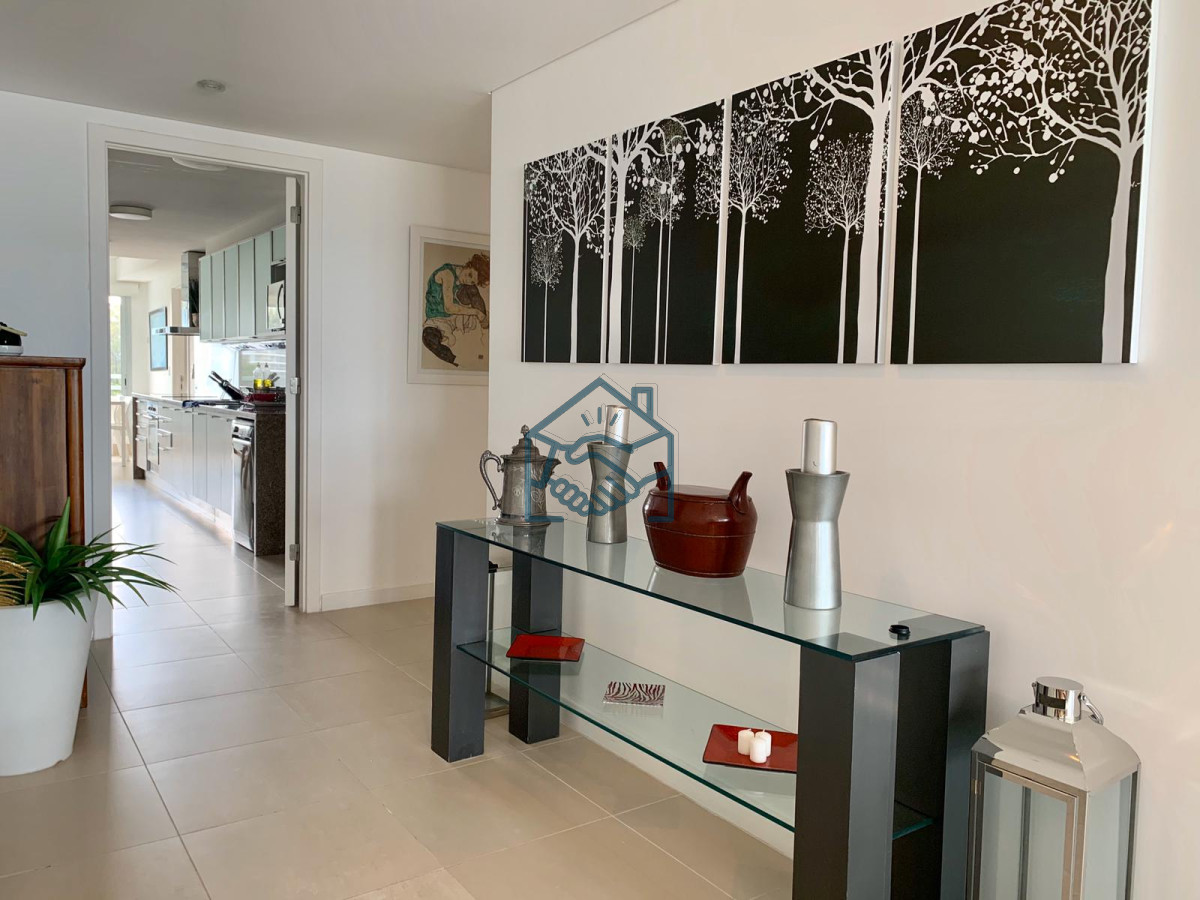 Apartamento ID.575/Venta-y-alquiler-de-departamento-esquinero-de-tres-dormitorios-mas-dependencia-de-servicio,-Torre-LE-PARC,-playa-Brava.-Punta-del-Este - Venta y alquiler de departamento esquinero de tres dormitorios mas dependencia de servicio, Torre LE PARC, playa Brava. Punta del Este
