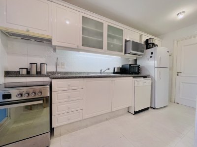 Apartamento ID.644/Apartamento-de-3-Dormitorios-sobre-Playa-Mansa,-en-Venta-y-Alquiler - Apartamento de 3 Dormitorios sobre Playa Mansa, en Venta y Alquiler