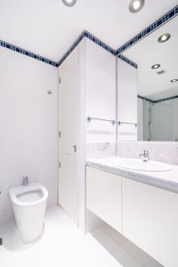 Apartamento ID.490/Moderno-Apartamento-sobre-playa-Brava-en-torre-Le-Parc,-cuenta-con-dos-dormitorios-más-dependencia-de-servicio.-Punta-del-Este - Moderno Apartamento sobre playa Brava en torre Le Parc, cuenta con dos dormitorios más dependencia de servicio. Punta del Este