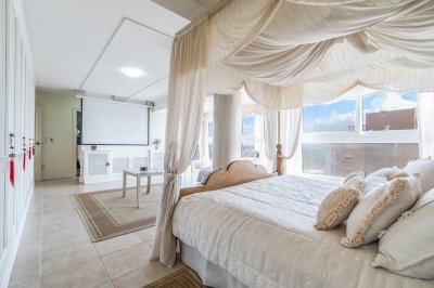 Apartamento ID.628/Penthouse-sobre-Playa-Mansa,-4-Dormitorios-y-Parrillero-en-Venta---Punta-del-Este - Penthouse sobre Playa Mansa, 4 Dormitorios y Parrillero en Venta - Punta del Este