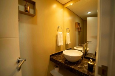 Apartamento ID.828/Moderno-Apartamento-de-2-Dormitorios-en-Venta,-Playa-Mansa- - Moderno Apartamento de 2 Dormitorios en Venta, Playa Mansa 